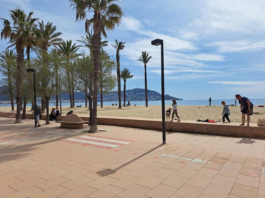 Holiday Center Apartamento Vistas Mar, Acceso Directo Playa Y Piscina روساس المظهر الخارجي الصورة